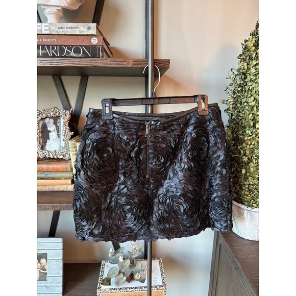Le Superbe Heavy Petals Floral Applique Mini Skirt Black Rose Womens Size 8 - Picture 8 of 12
